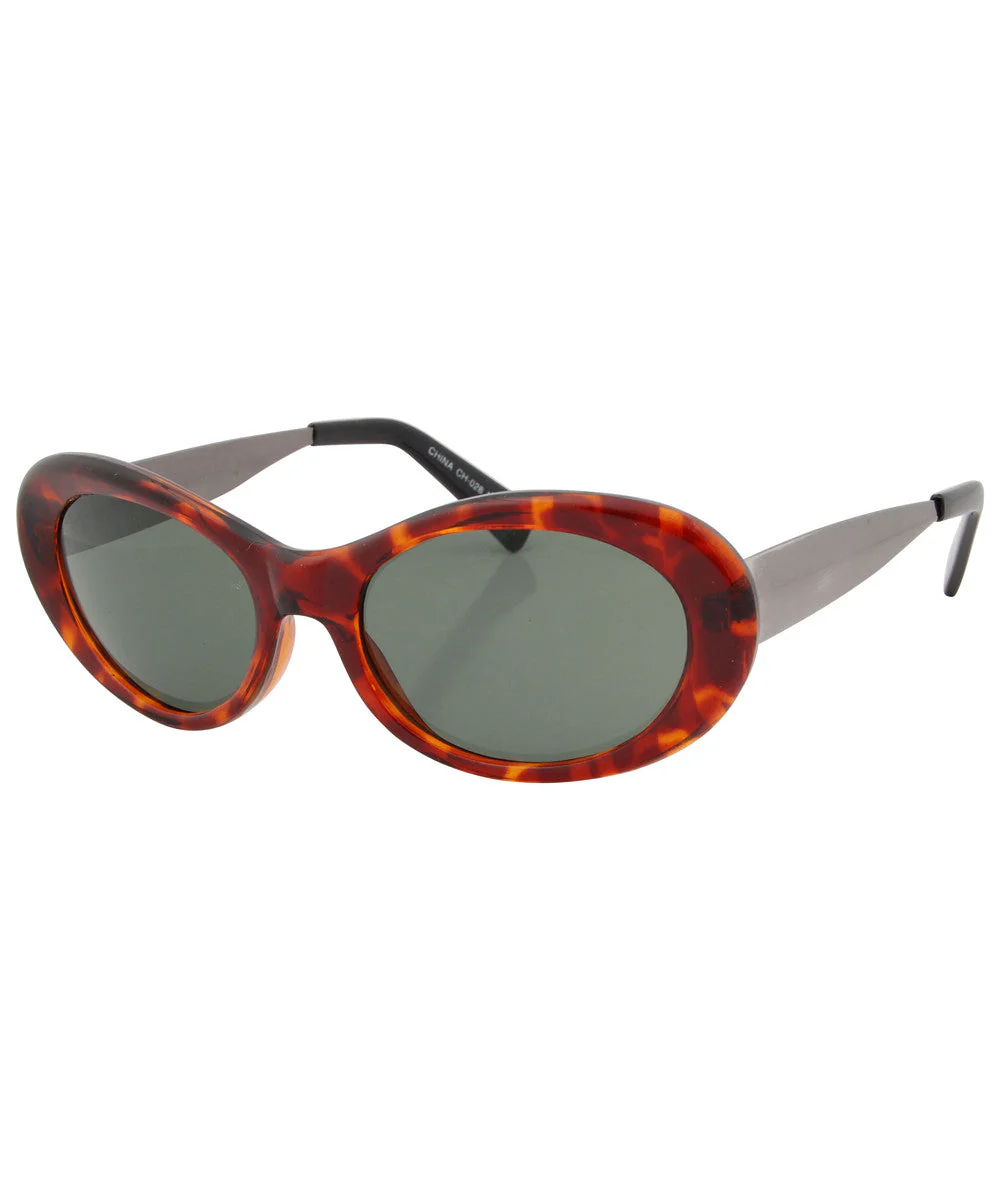 Sophisticated Statement Eyewear for the Minimalist’s Effortless Expression